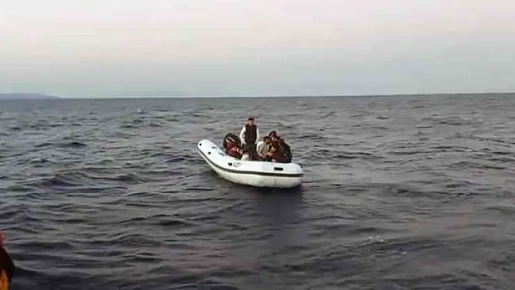 DATÇA'DA 12 DÜZENSİZ GÖÇMEN KURTARILDI