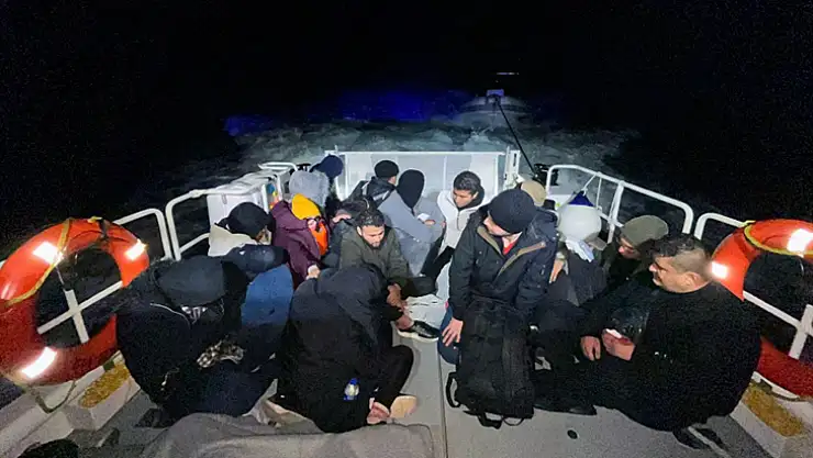 Datça'da 17 düzensiz göçmen kurtarıldı