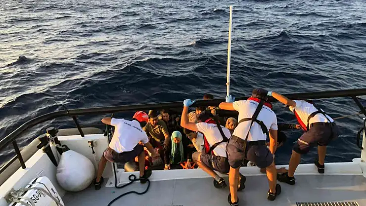 DATÇA'DA 186 DÜZENSİZ GÖÇMEN KURTARILDI