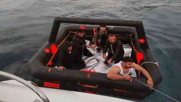 DATÇA'DA 5 DÜZENSİZ GÖÇMEN KURTARILDI