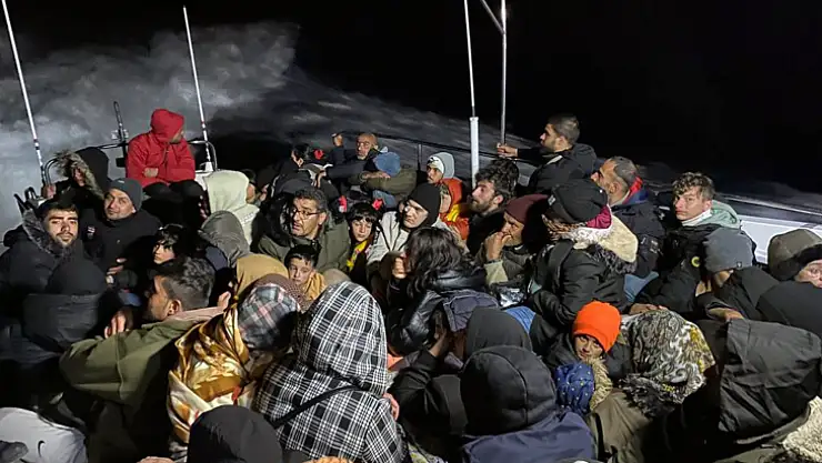 DATÇA'DA 59 DÜZENSİZ GÖÇMEN KURTARDI