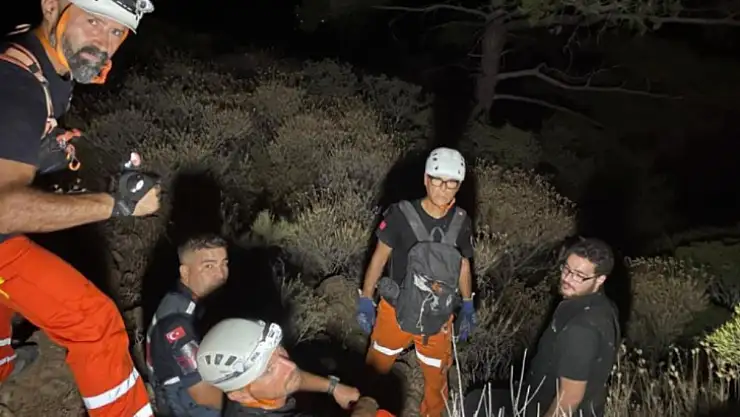 Datça'da dağlık arazide mahsur kalan düzensiz göçmenler kurtarıldı