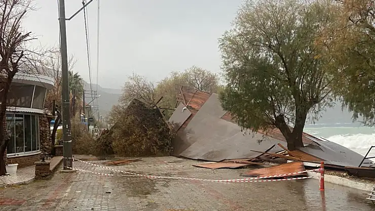 DATÇA'DA FIRTINA RESTORANIN PLATFORMUNU ÇÖKERTTİ