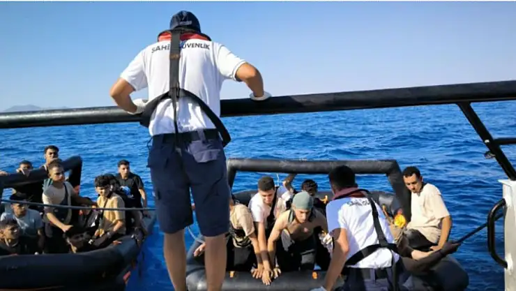 Datça'da Yunanistan'ın geri ittiği 30 düzensiz göçmen kurtarıldı