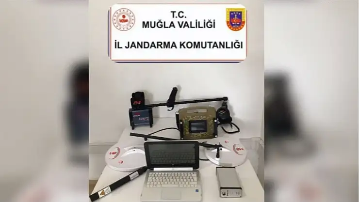 Defineciler iş başı yapamadan jandarmaya yakalandılar