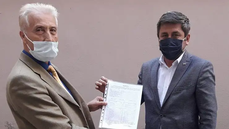 Demokrat Parti İlçe Başkanı Yılmaz mazbatasını aldı