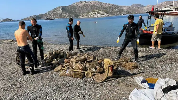 Deniz dibi temizliğinde, deniz motoru bulundu