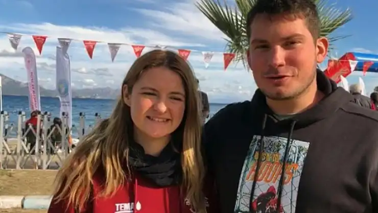 Denizden çıktı, evlilik teklifi yaptı