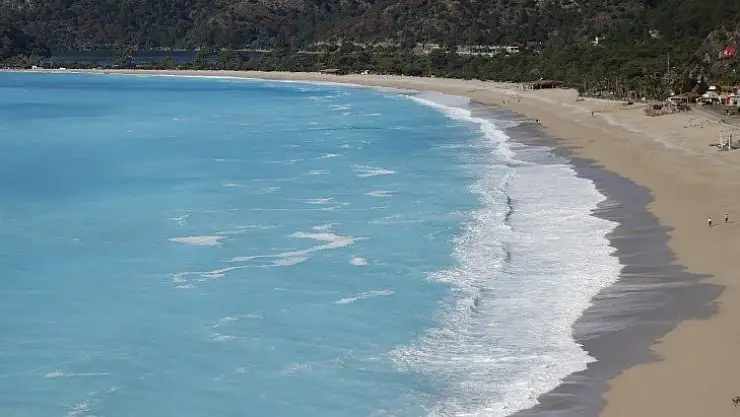 Denizin rengini gören bir daha baktı