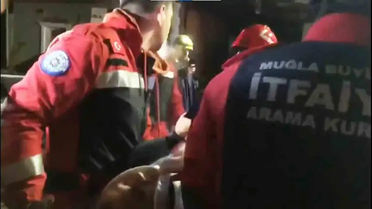 DEPREMDEN 24 SAAT SONRA MUĞLA İTFAİYESİ KURTARDI