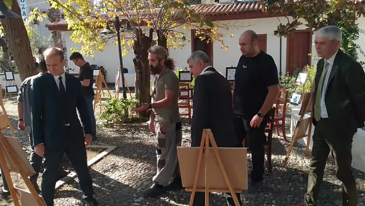 'Depremin Çocuk Sesi' resim sergisine yoğun ilgi