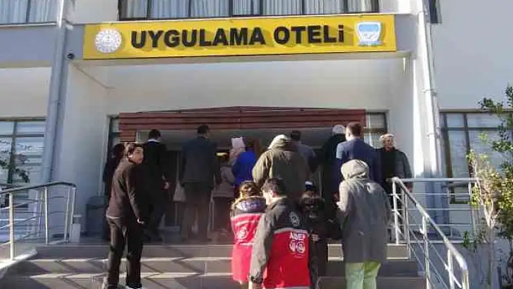 DEPREMZEDE AİLELER MARMARİS'TE AĞIRLANMAYA BAŞLANDI