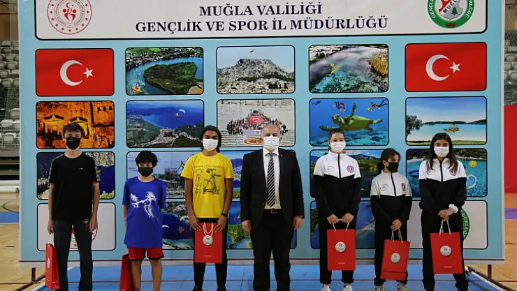 Dereceye giren sporcular ödüllerini aldılar