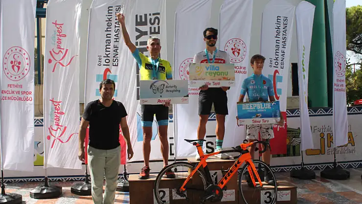 DERECEYE GİREN SPORCULAR ÖDÜLLERİNİ ALDI 