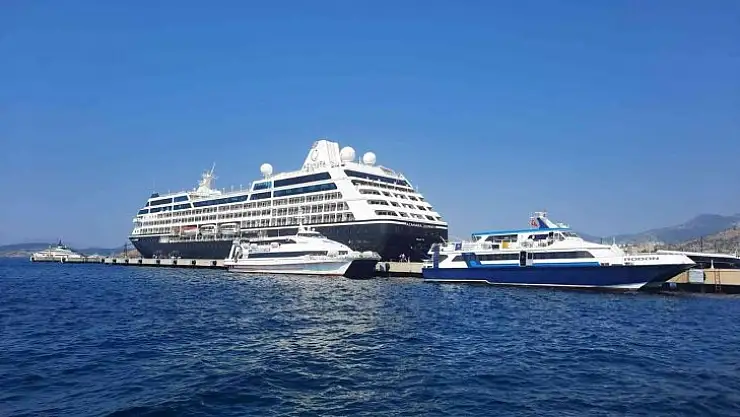 DEV GEMİ BODRUM'A 388 YOLCU GETİRDİ