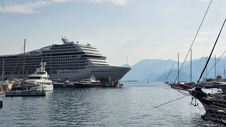 Dev yolcu gemisi bin 497 yolcu ile geldi