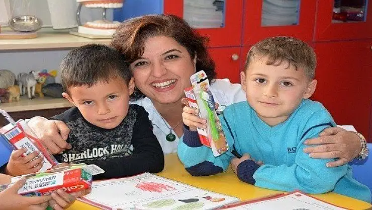 Diş Macunu ve Fırçalar Miniklere Dağıtıldı