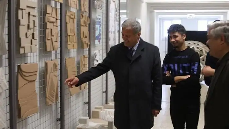 Dr. Mehmet Nil Hıdır'dan Seçim Gezilerine Sergi Molası