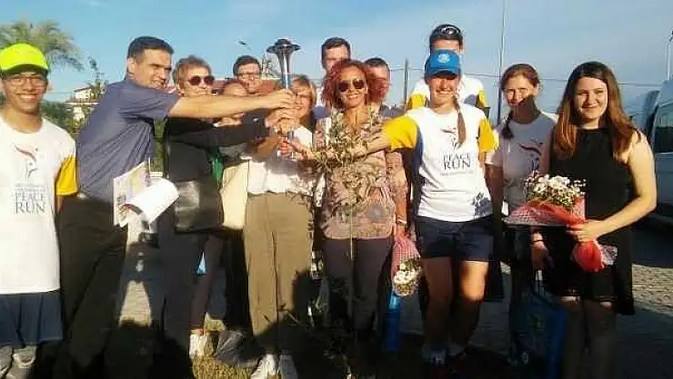  'DÜNYA   BARIŞ   KOŞUSU'   SPORCULARI   FETHİYE' YE  GELDİLER