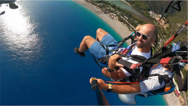 Dünyaca ünlü dalgıç Molchanov, Ölüdeniz'de yamaç paraşütü yaptı