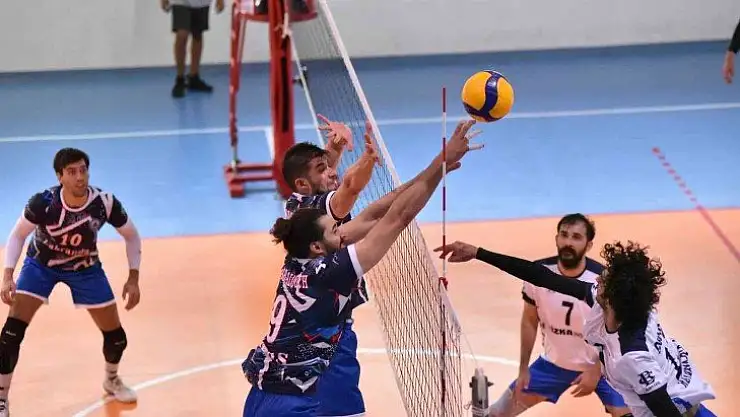 Efeler, İzmir deplasmanında