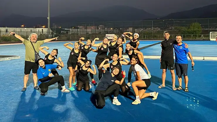 Ege Yıldızları Hokey takımı lige 3 puan ile başladı