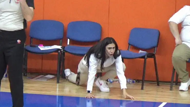 Erel'in heyecanı salona sığmadı, hareketleriyle Vural'a benzetildi