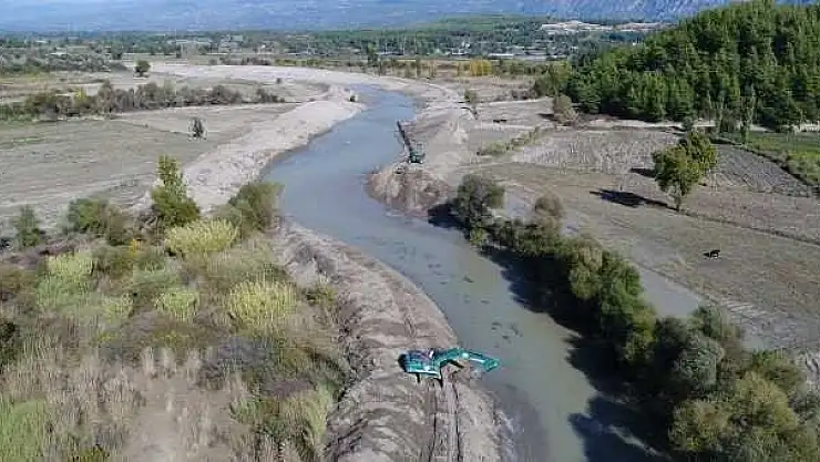 EŞEN ÇAYI KORUBÜKÜ MAHALLESİ YATAK TANZİMİ İŞİNDE SONA YAKLAŞILDI