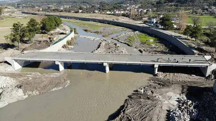 Eşen Çayı üzerindeki üçüncü köprü tamamlanıyor