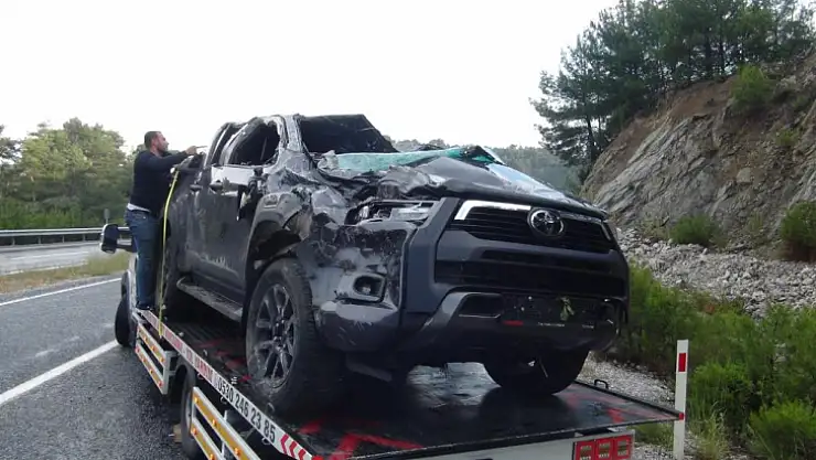 Eski Bakan Zeybekçi kazada yaralandı