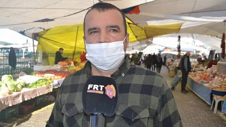 Esnaflara ve vatandaşlara maske dağıttı