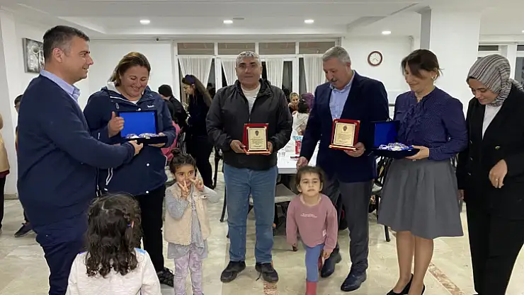 Esnaflardan depremzedelere iftar yemeği