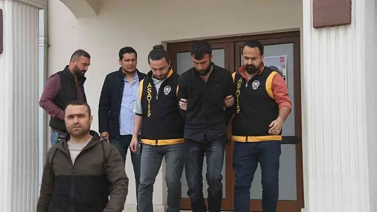 Ev arkadaşını çekiçle öldüren şahıs tutuklandı