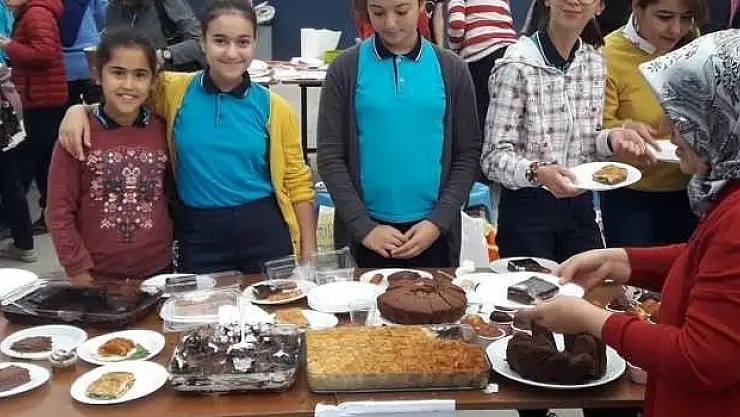 Evi yanan öğrenci için kermes 