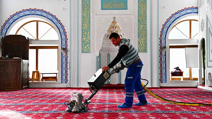 FETHİYE BELEDİYESİ CAMİLERDE TEMİZLİK ÇALIŞMASINA BAŞLADI