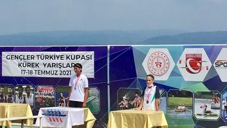 Fethiye Belediyesi kürek takımı dereceyle döndü