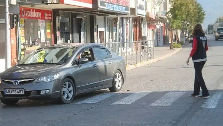 Fethiye caddeleri sessizliğe büründü