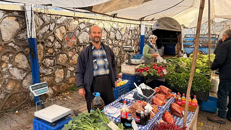 Fethiye Cuma Pazarı'nda Üretici Ali Akdağ, 'İşler yavaş başladı ama açıldı'