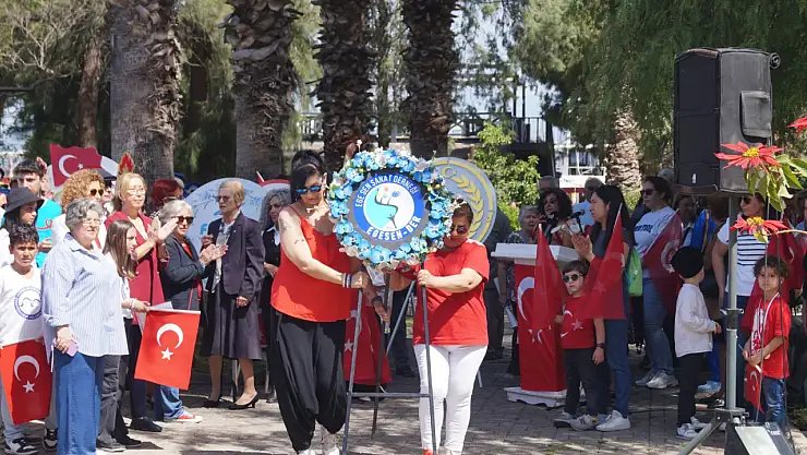 Fethiye'de 23 Nisan Ulusal Egemenlik ve Çocuk Bayramı'nda çelenk sunuldu