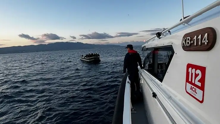 Fethiye'de 35 Düzensiz Göçmen Kurtarıldı, Denize Düşen 3 Göçmen Aranıyor