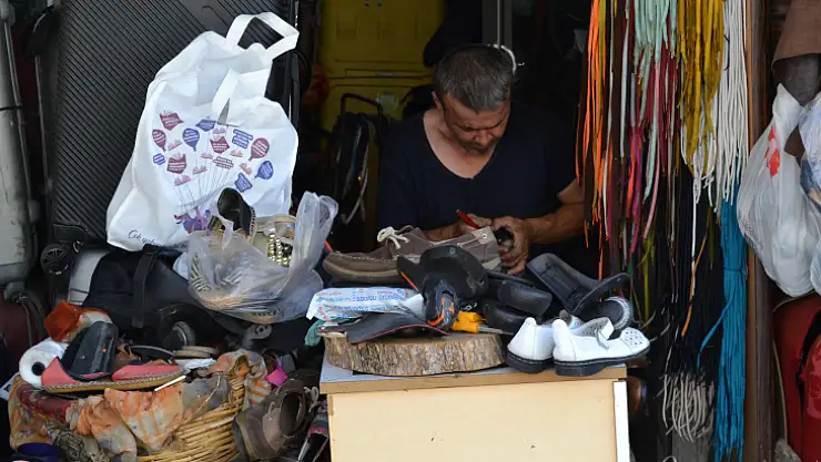 Fethiye'de Ayakkabı Tamiri İlgi Görüyor