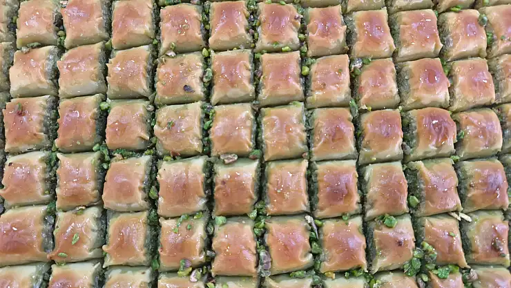 Fethiye'de baklava ustasından önemli uyarı, bayram yaklaşırken sahte baklavaya dikkat!