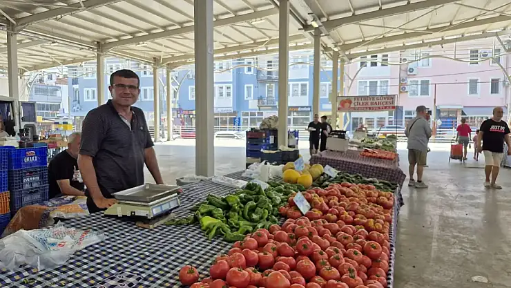 Fethiye'de bayramın ikinci günü yerel üreticiler pazarda