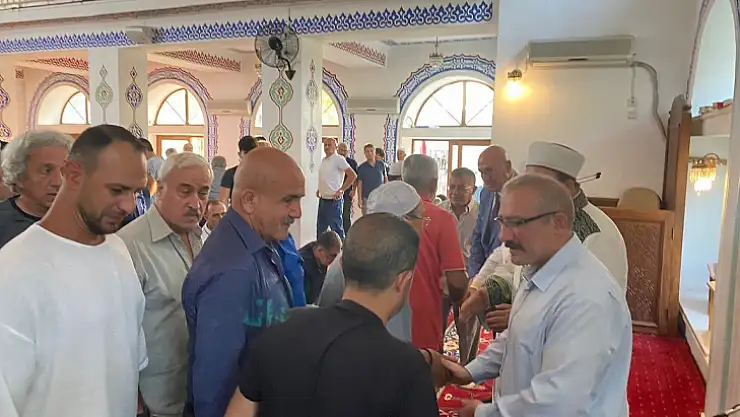 Fethiye'de Bayramlaşma Camilerde Başladı