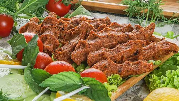 Fethiye'de çiğ köfteciler arttı, işin ustası uyardı