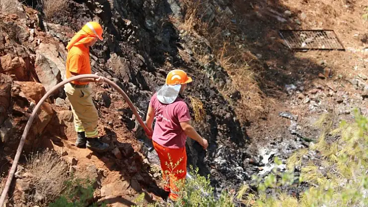 Fethiye'de çöp yangını ormana sıçramadan söndürüldü