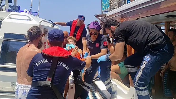 Fethiye'de Gezi Teknesinde Yaralanan Vatandaş Tahliye Edildi