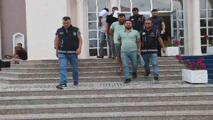FETHİYE'DE GÖÇMEN KAÇAKÇILIĞI YAPAN 4 KİŞİ TUTUKLANDI