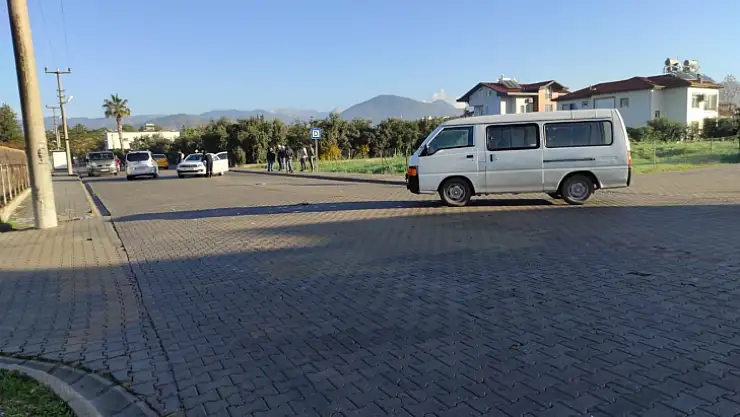 Fethiye'de minibüs ile otomobil çarpıştı