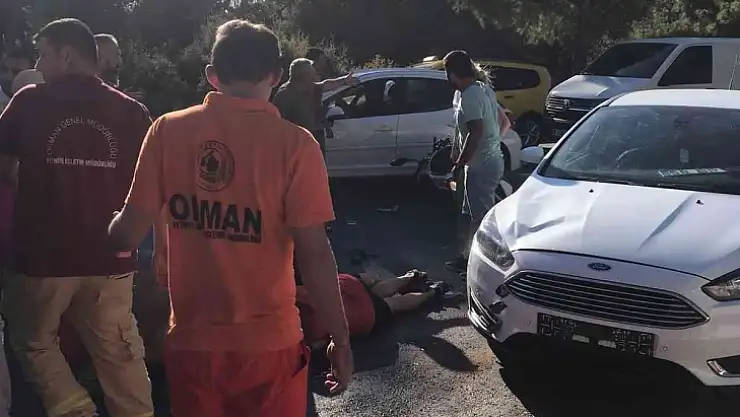 FETHİYE'DE MOTOSİKLET İLE OTOMOBİL ÇARPIŞTI: 1 ÖLÜ, 2 YARALI